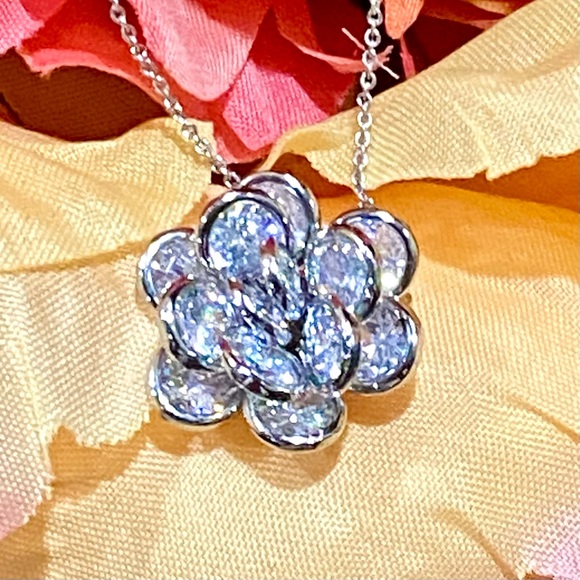 Kate Spade Rosette 3D Geometric Rhinestone Flower Cluster Pendant Necklace - Picture 3 of 16